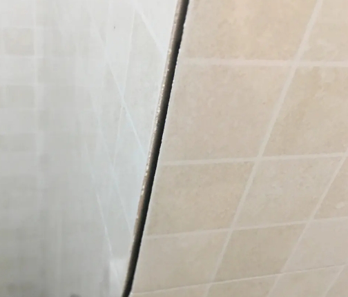 贵溪瓷砖空鼓维修公司分享阳台瓷砖脱落的修复过程可以分为以下几个步骤
