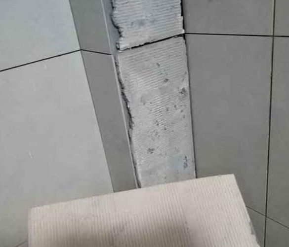 贵溪瓷砖空鼓维修公司分享下厨房瓷砖脱落的补救措施。